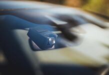 Autokamera pre každý prípad, ako poistka a spoločník na cesty Autokamera Lamax F10 GPS