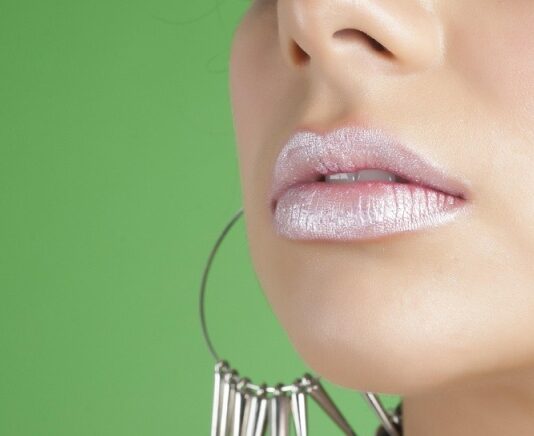 Farebná typológia: Ste jar, leto, jeseň alebo zima? pery makeup a líčenie