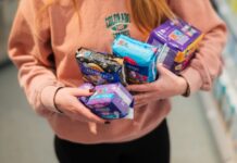 Menštruačné potreby pre žiačky na 85 školách v školskom roku 26/27 Hygienické potreby od dm drogerie, foto: Matúš Koprda
